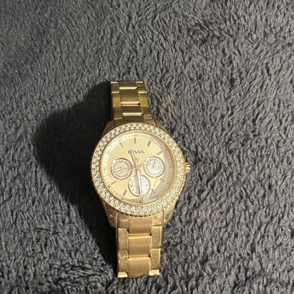 Women’s Fossil watch - Picture 2 of 3